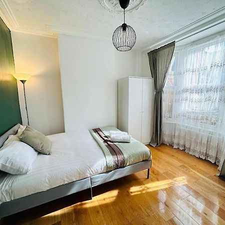Appartement Elegant House In Stratford à Londres Extérieur photo