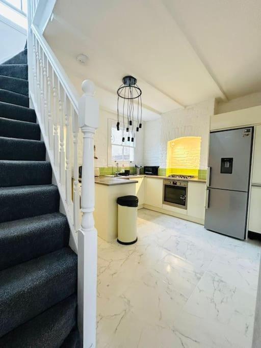 Appartement Elegant House In Stratford à Londres Extérieur photo