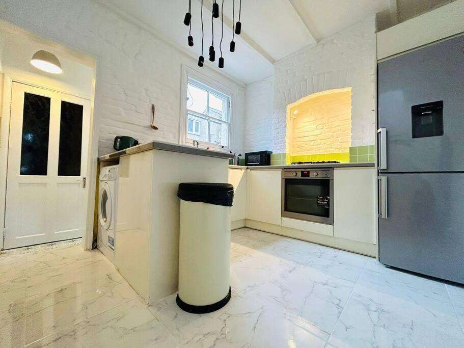 Appartement Elegant House In Stratford à Londres Extérieur photo
