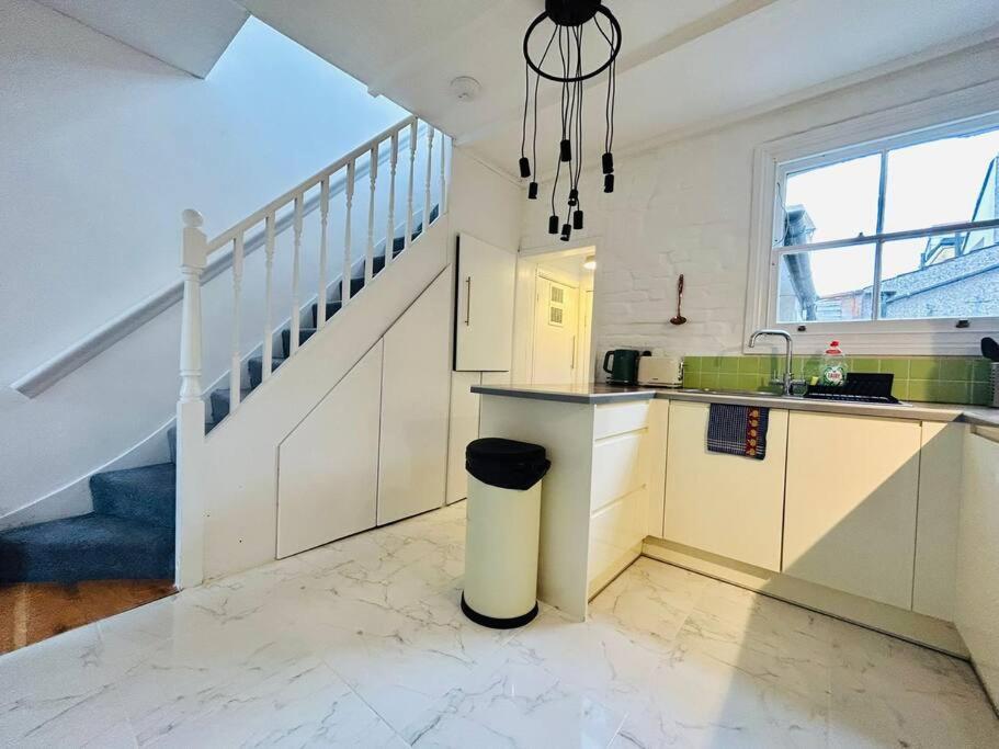 Appartement Elegant House In Stratford à Londres Extérieur photo