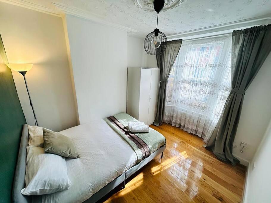 Appartement Elegant House In Stratford à Londres Extérieur photo