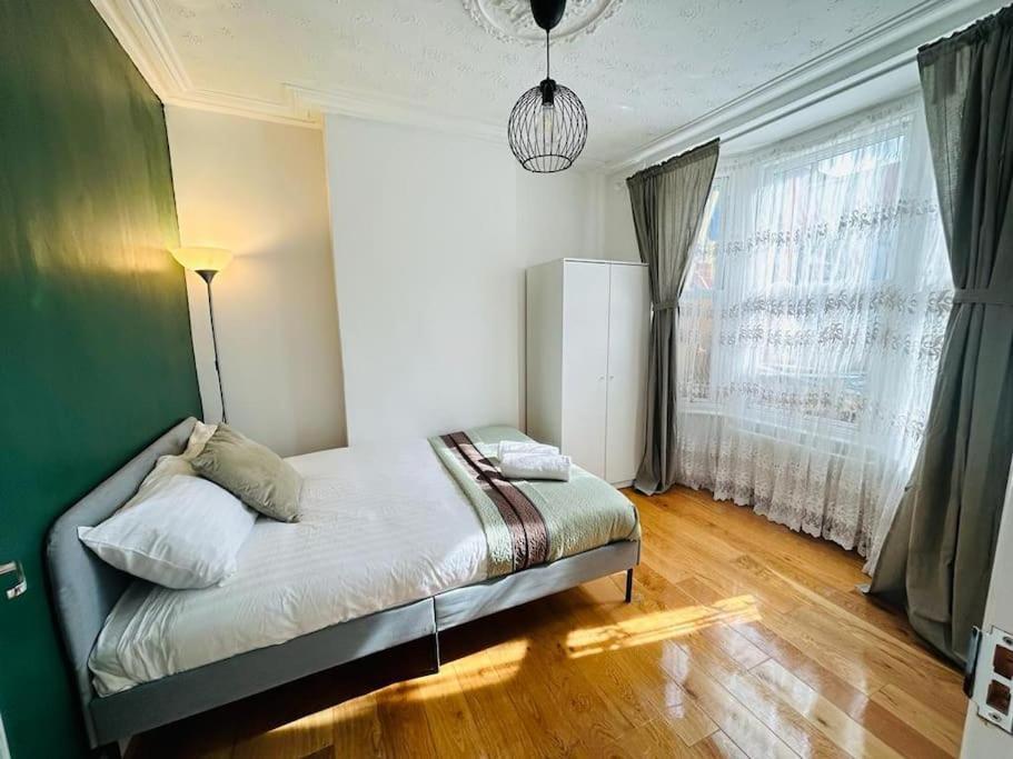 Appartement Elegant House In Stratford à Londres Extérieur photo